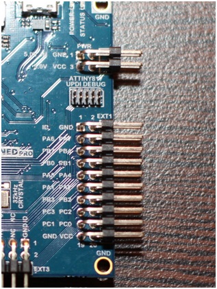 Rys.8. Złącze rozszerzeń Xplained PRO (dolne) oraz złącze do pomiaru poboru prądu (górne)
