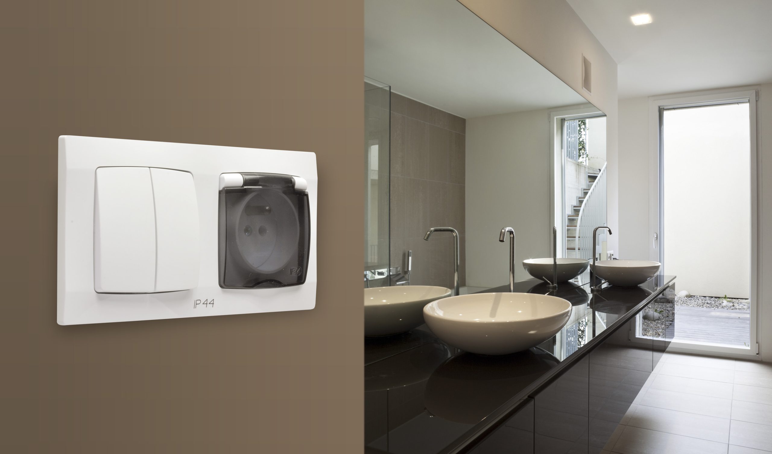 Modułowy osprzęt KARO w łazience. Fot. Ospel Modułowy osprzęt KARO w łazience. Fot. Ospel