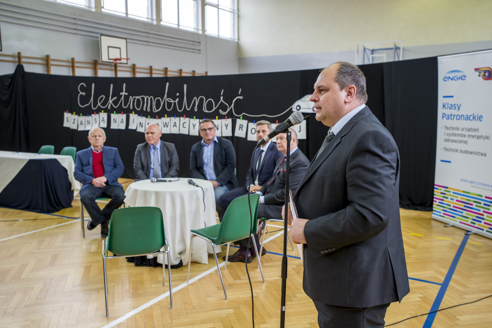 25 października w Zgierskim Zespole Szkół Ponadgimnazjalnych im. Jana Pawła II podpisano list intencyjny pomiędzy Ursus BUS a ZZSP 25 października w Zgierskim Zespole Szkół Ponadgimnazjalnych im. Jana Pawła II podpisano list intencyjny pomiędzy Ursus BUS a ZZSP