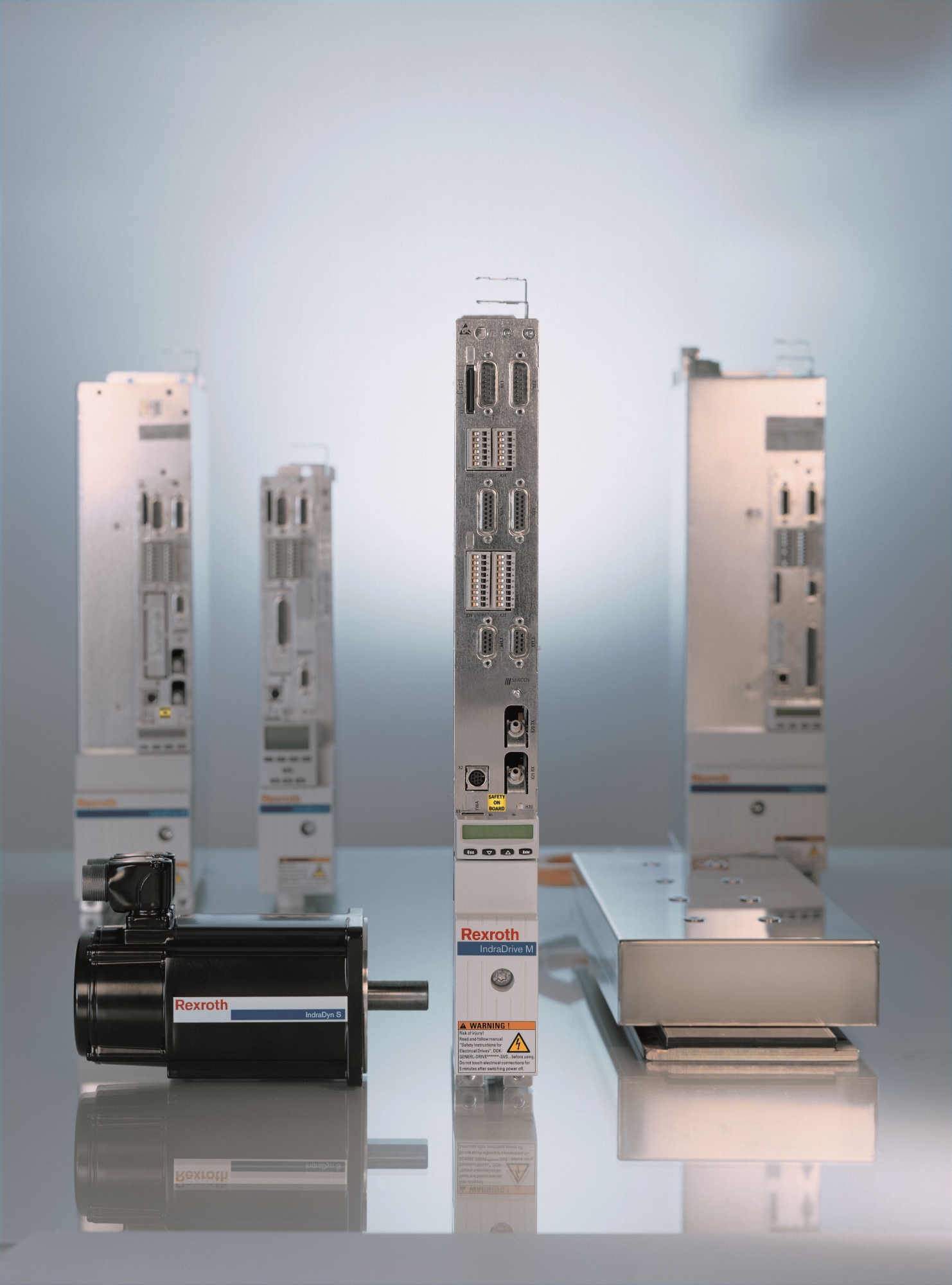 Napędy IndraDrive komunikują się z każdym środowiskiem Napędy IndraDrive komunikują się z każdym środowiskiem