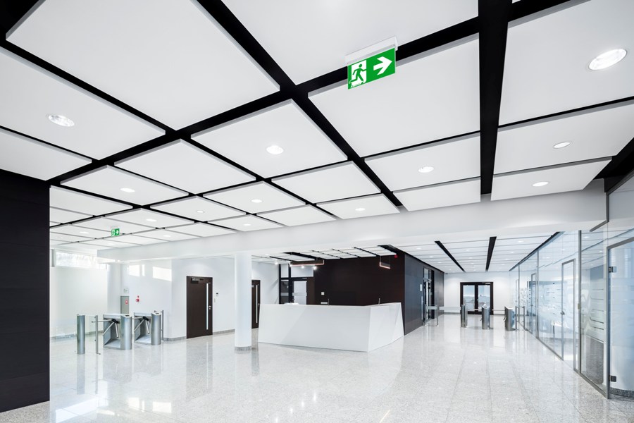 Oświetlenie awaryjne recepcji, fot. COMARCH