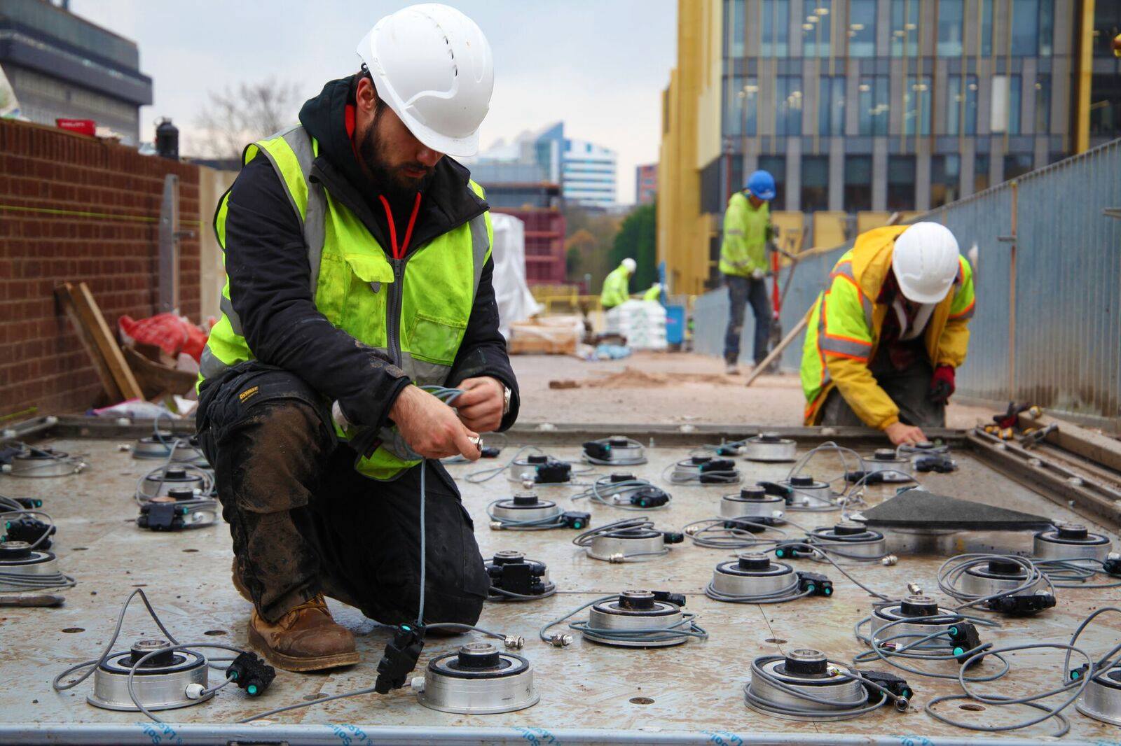Montaż inteligentnej podłogi Pavegen Montaż inteligentnej podłogi Pavegen