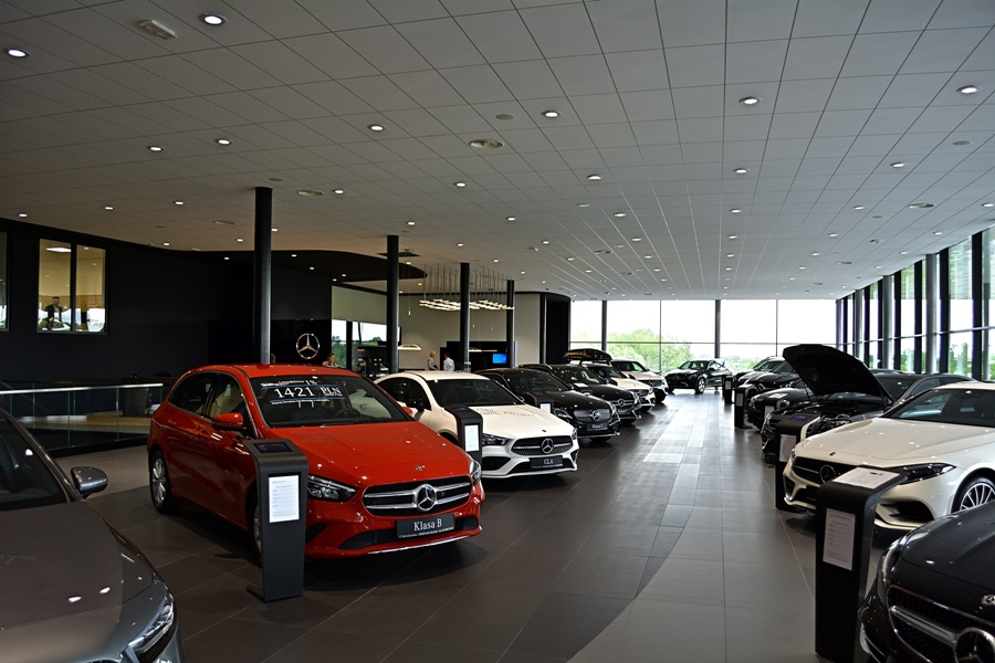 Mercedes-Benz wewnątrz fot. Beghelli.jpg