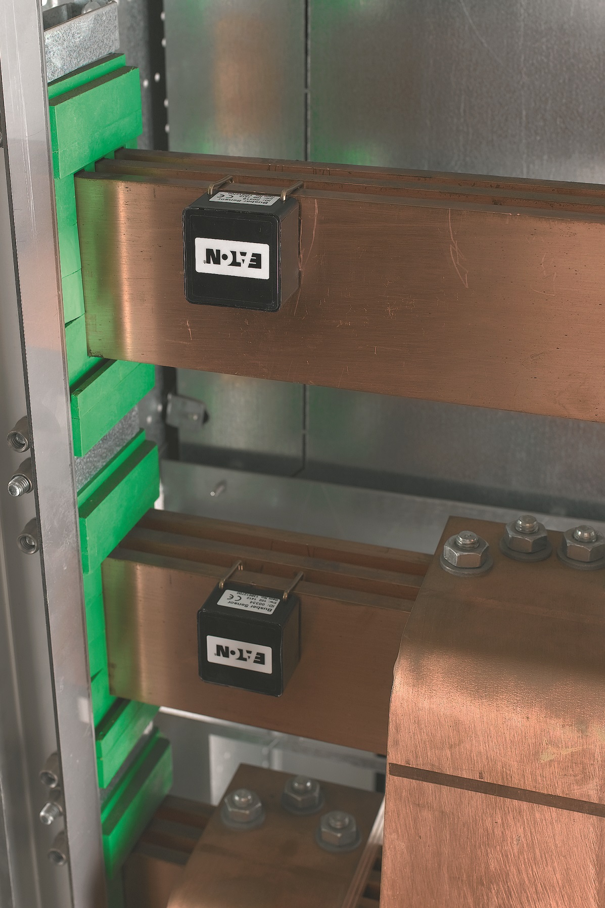 Czujniki temperatury bezprzewodowo przesyłają dane do kontrolera co 10 minut