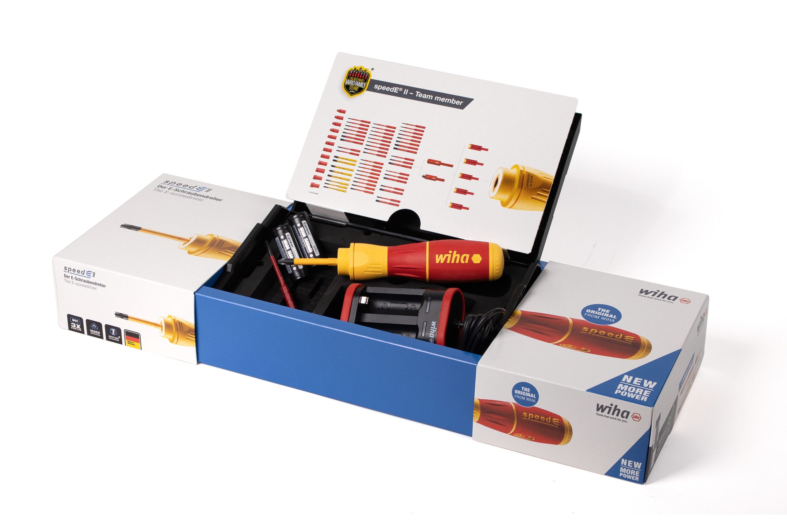 W nowym zestawie speedE® II Set znajdują się oprócz wkrętaka elektrycznego dwa akumulatory, dedykowana ładowarka, czerwony bit slimBit i żółty bit Power slimBit oraz kaseta L-Boxx Mini, służąca do przechowywania i transportowania. W nowym zestawie speedE® II Set znajdują się oprócz wkrętaka elektrycznego dwa akumulatory, dedykowana ładowarka, czerwony bit slimBit i żółty bit Power slimBit oraz kaseta L-Boxx Mini, służąca do przechowywania i transportowania.