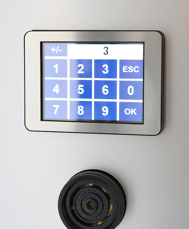 „People Counter” wykorzystuje czujniki bezdotykowe i umożliwia kontrolę ruchu w obiektach handlowych w trakcie pandemii COVID-19 „People Counter” wykorzystuje czujniki bezdotykowe i umożliwia kontrolę ruchu w obiektach handlowych w trakcie pandemii COVID-19