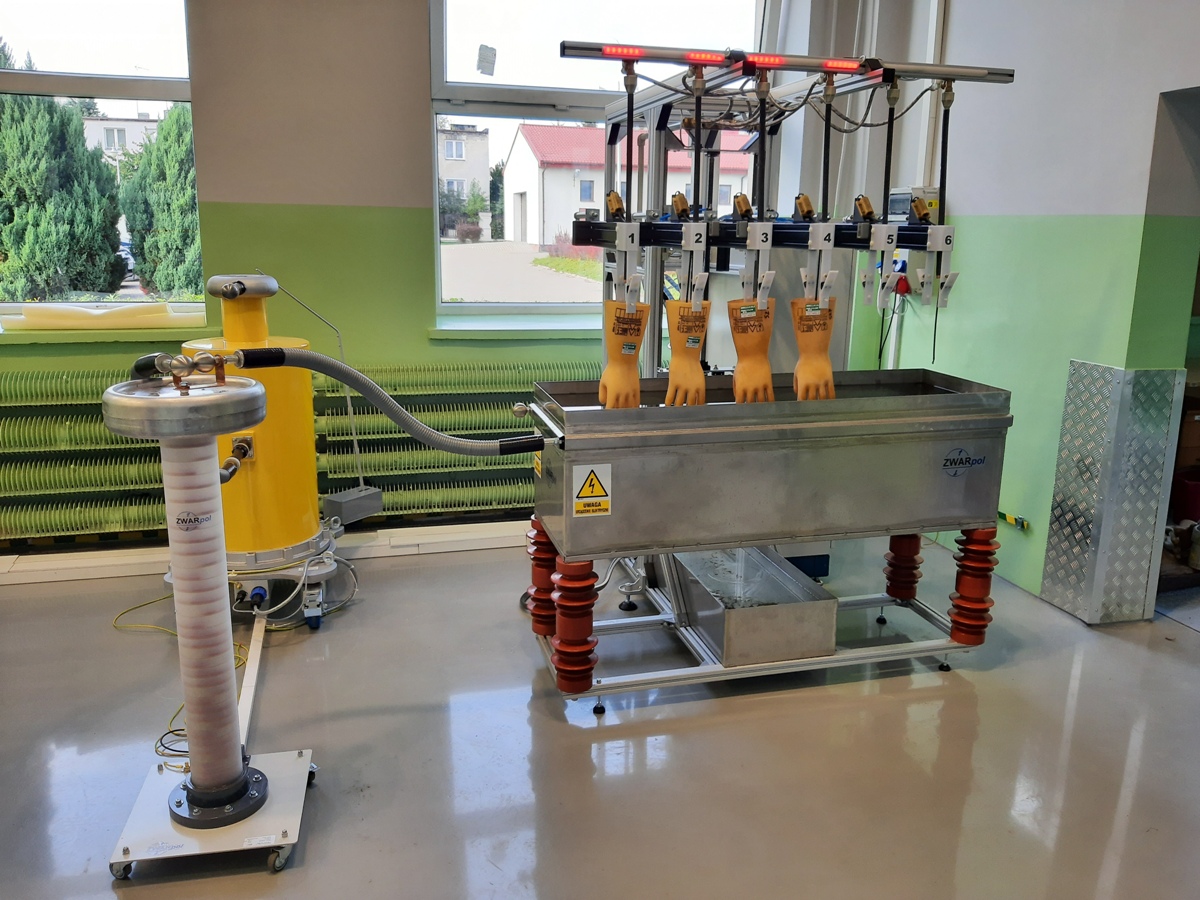 Zespół pomiarowy do badania sprzętu gumowego