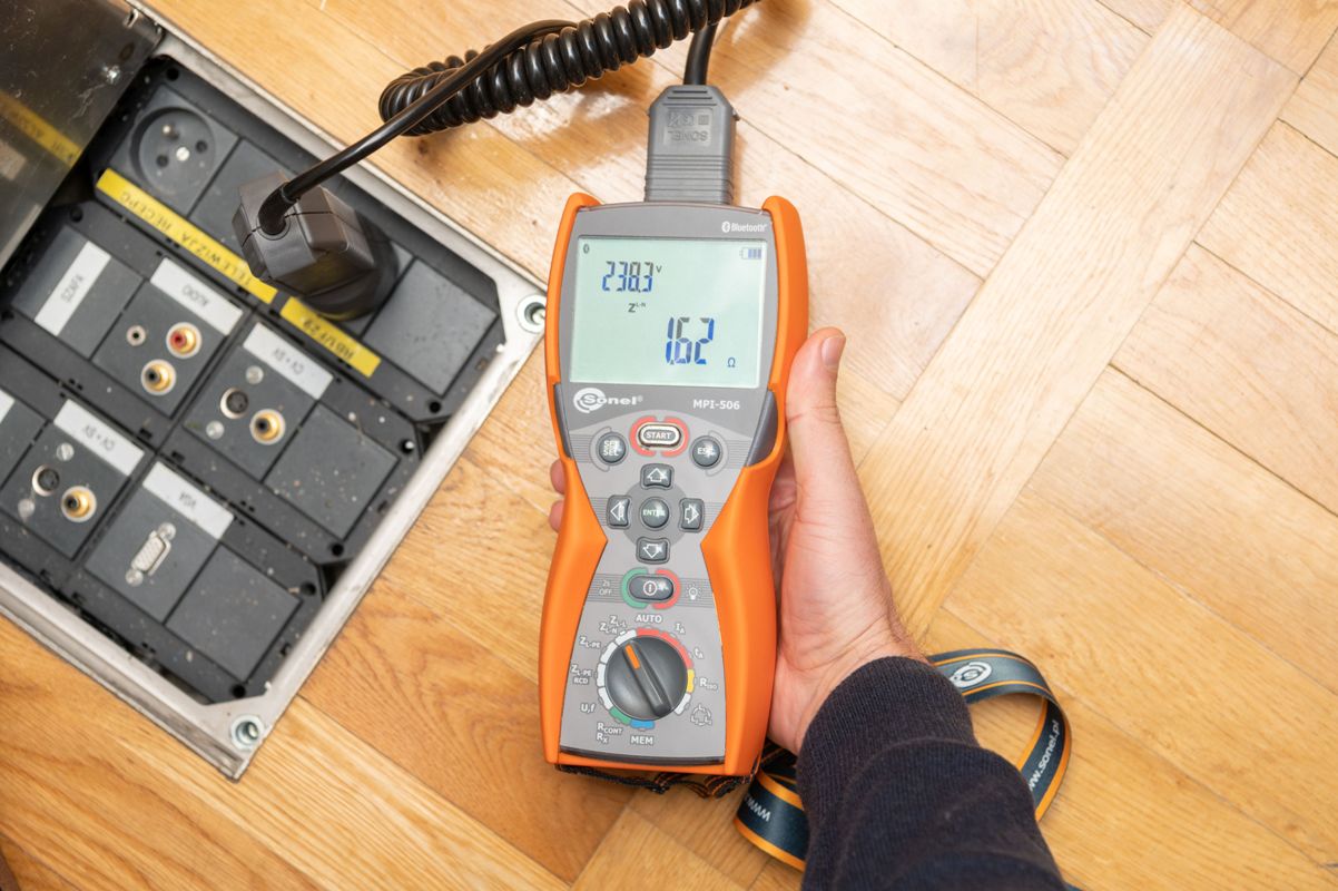 Pomiar impedancji pętli zwarcia miernikiem Sonel MPI-506 Pomiar impedancji pętli zwarcia miernikiem Sonel MPI-506 (2).jpg