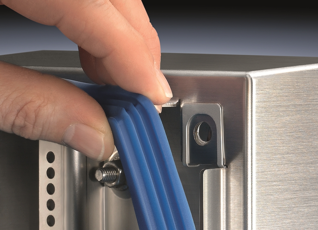 Uszczelnienie szafy obudowy Rittal Hygienic Design ze stali nierdzewnej dedykowane produkcji spożywczej