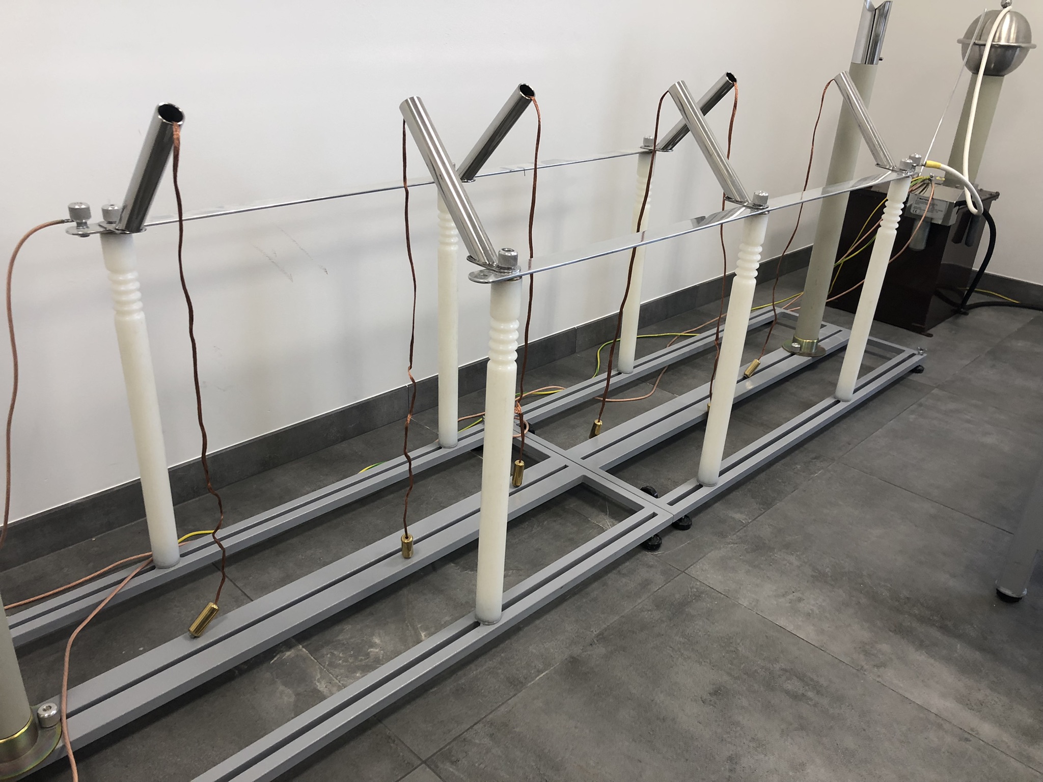 Badania dielektryków - w trosce o bezpieczeństwo