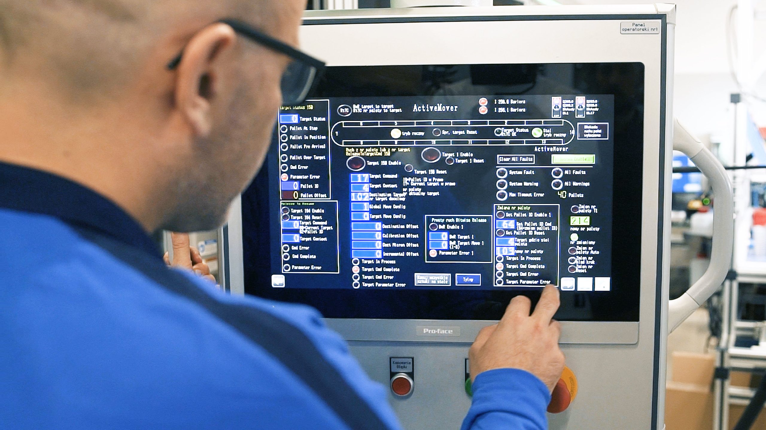 ACTIVE Mover bezproblemowo łączy się przez interfejs PROFINET z architekturą sterownika i systemu MES stosowanego przez firmę WIKA Polska SGF. 