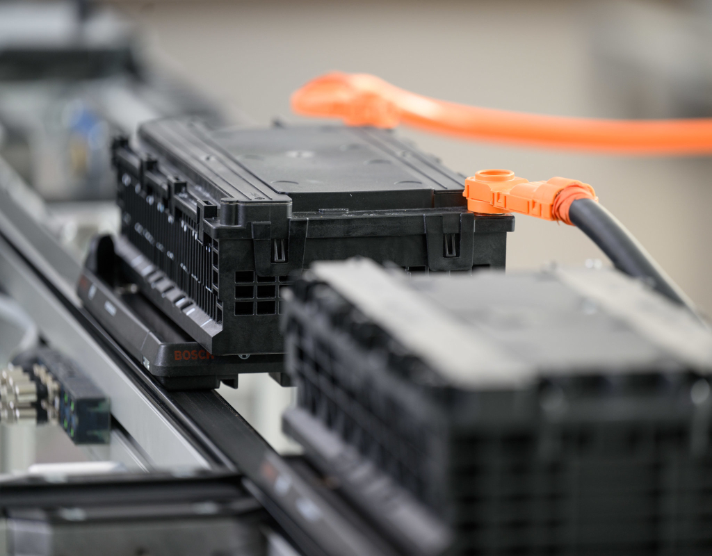 Niezawodny, opatentowany proces głębokiego rozładowywania akumulatorów pojazdów elektrycznych odbywa się teraz 100 razy szybciej