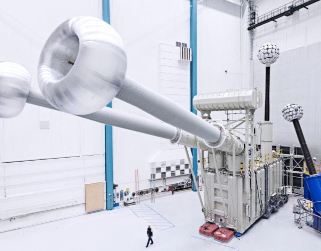 ABB testuje rekordowy transformator UHVDC o napięciu +/- 1100 kV