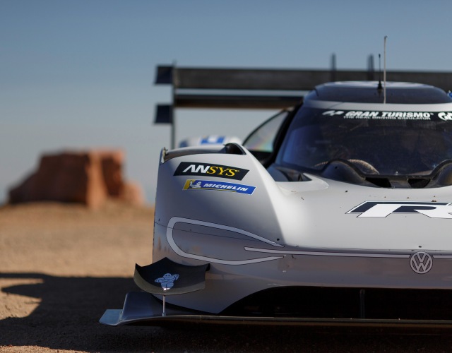 System szybkiego ładowania akumulatorów wyścigowego I.D. R Pikes Peak