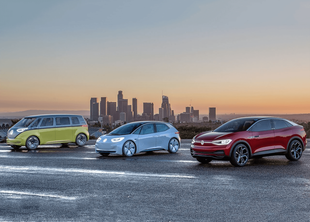 Stacja ładowania samochodów elektrycznych w amerykańskim centrum handlowym