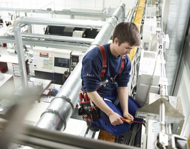 Wiha życzy elektrykom bezpiecznych i niezawodnych narzędzi