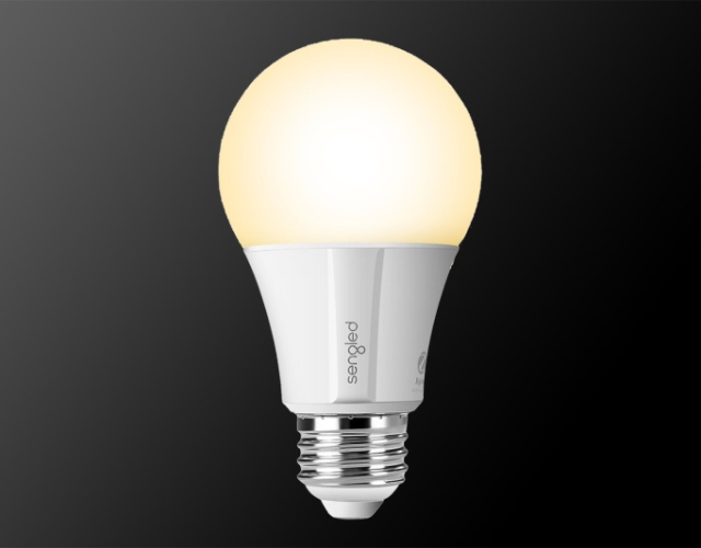 LEDowy zamiennik 100-watowej żarówki z funkcją sterowania głosem