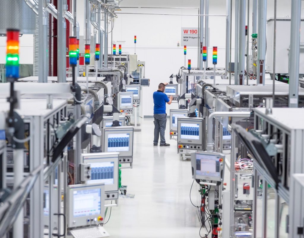 System PLC ILC gotowy do wdrożenia w środowisku IoT do zastosowań związanych montażem i obsługą w przemyśle motoryzacyjnym oraz tworzenia systemów automatyki.