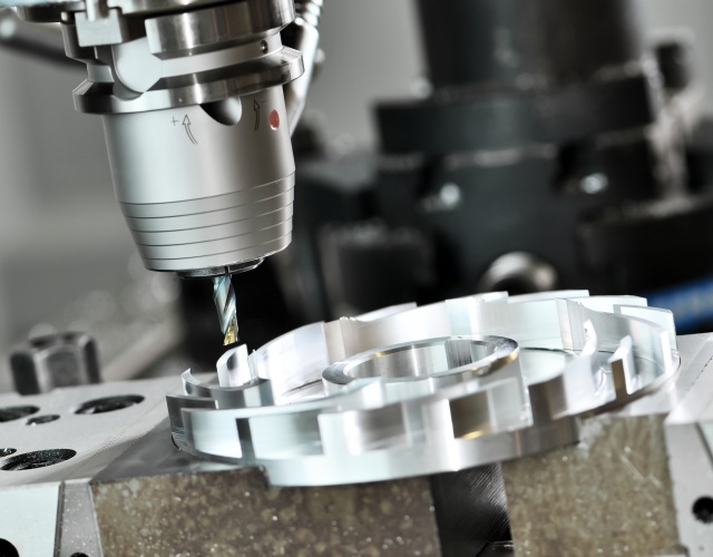 Odpowiednie oświetlenie jest kluczowe przy produkcji niewielkich elementów