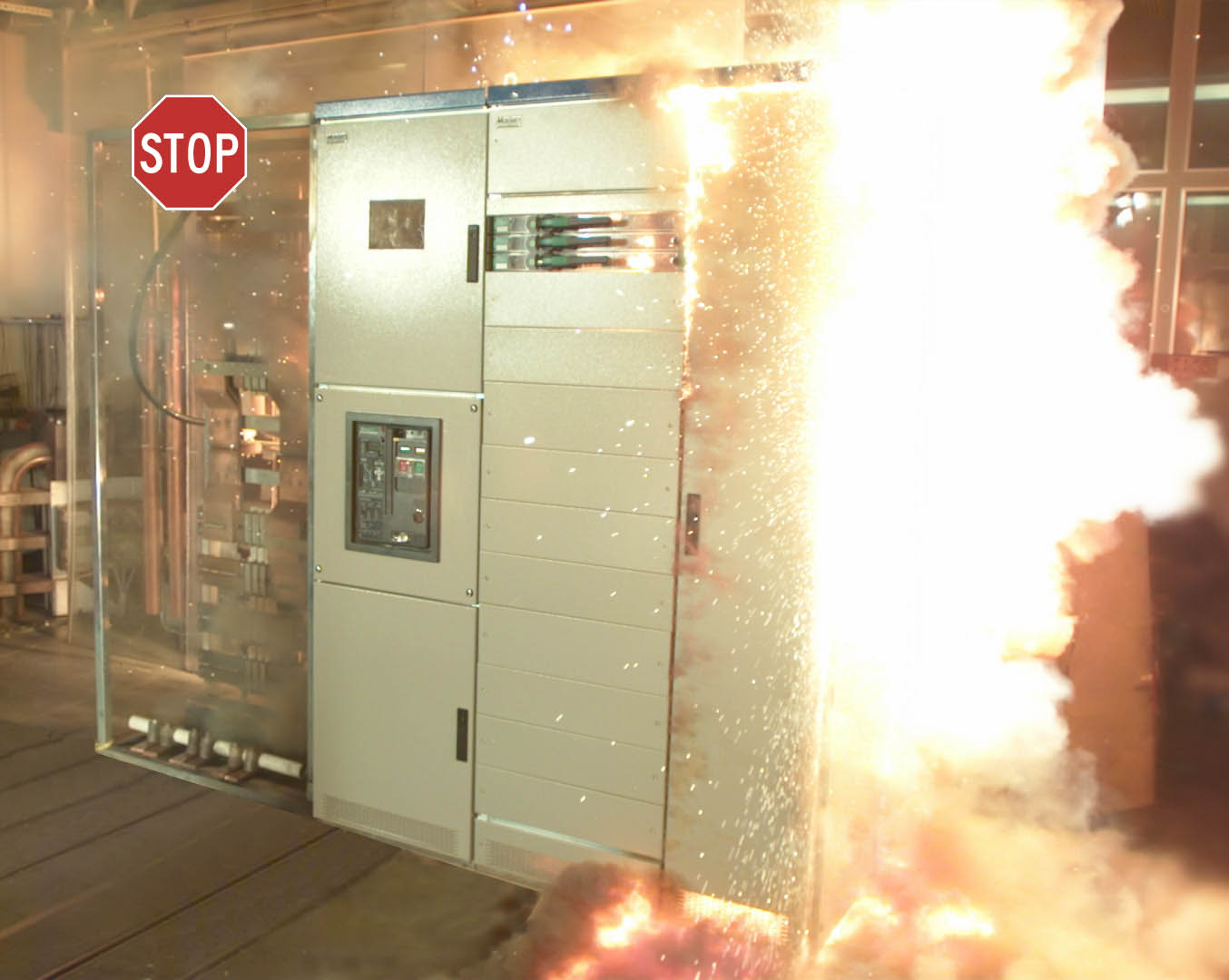 Nadmierne temperatury w głównej jednostce niskiego napięcia stwarzają ryzyko, które musi zostać zminimalizowane