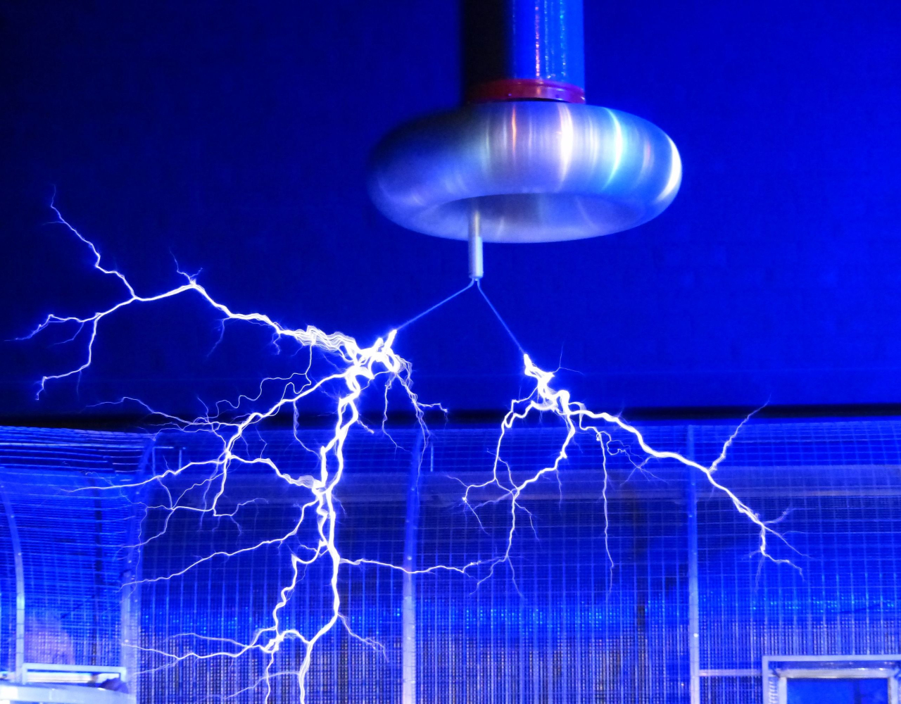 Transformator Tesli (cewka Tesli, transformator rezonansowy, generator Tesli)