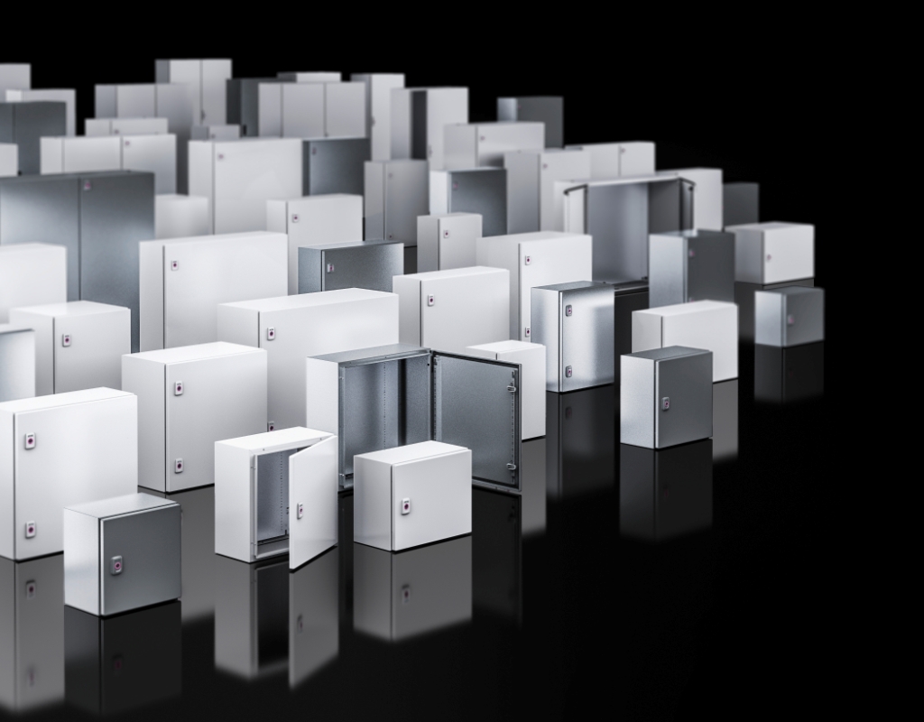 Na całym świecie używane są już miliony małogabarytowych i kompaktowych obudów sterowniczych firmy Rittal. Nowo wprowadzane na rynek rozwiązania – takie jak seria AX i KX dają użytkownikom coraz większe i szersze możliwości.