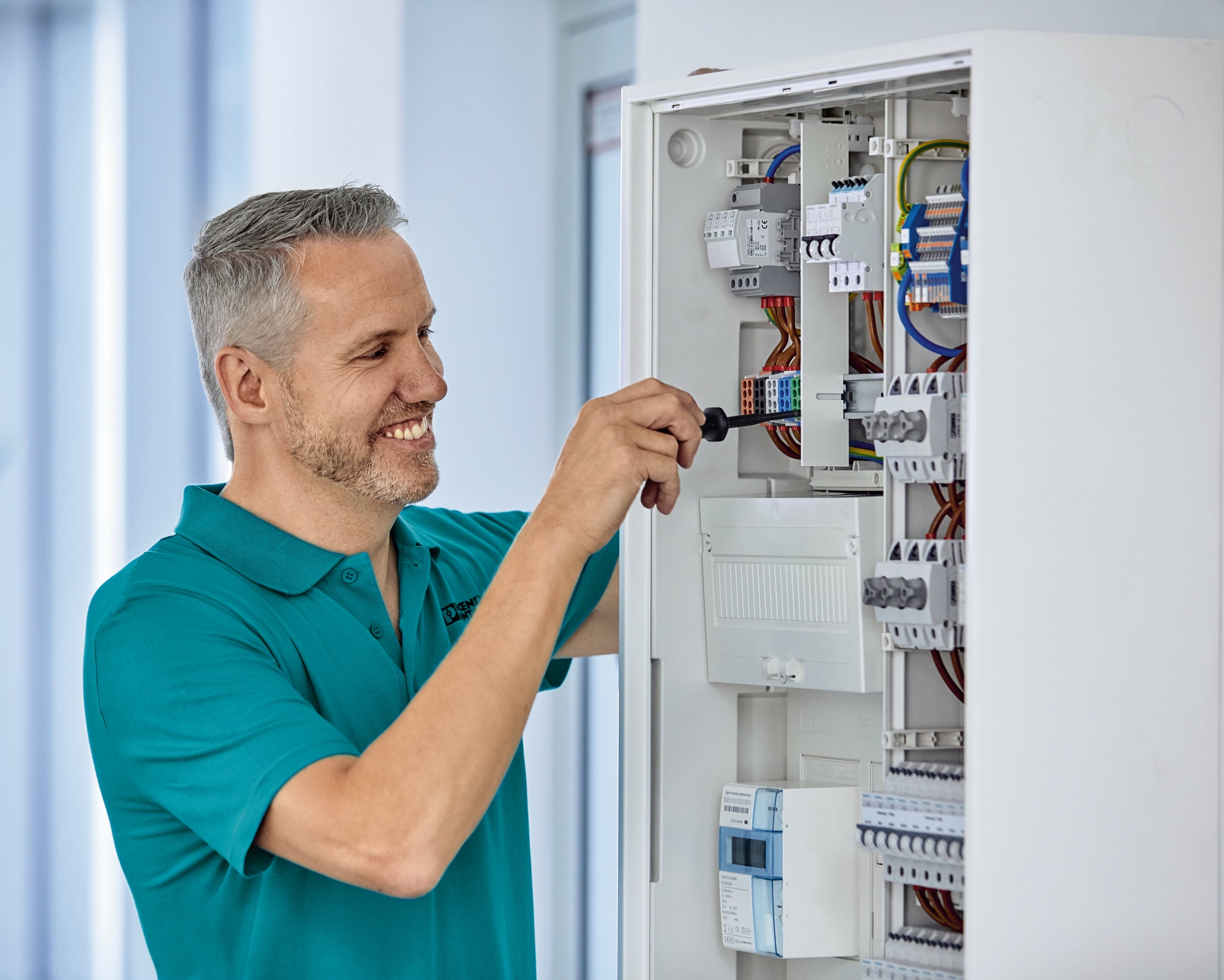 Wielokrotne zaciski na ogranicznikach przepięć – fanaberia czy potrzeba?