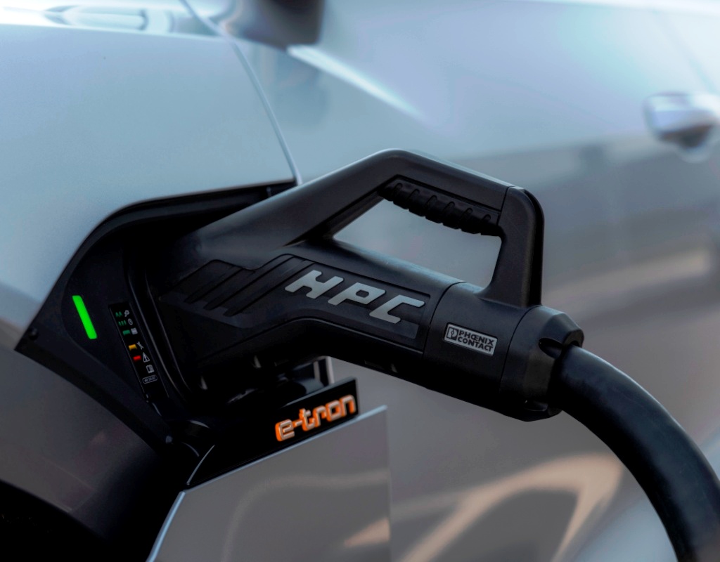 Maksymalna moc ładowania a prędkość ładowania. Od czego zależy wydajność i zasięg?