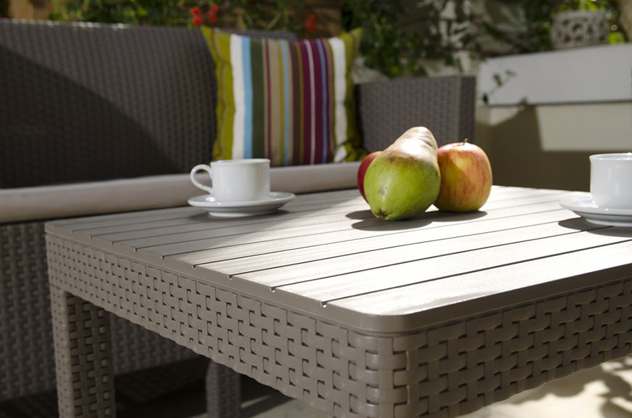 Meble ogrodowe – wygoda i przyjemność przebywania w ogrodzie