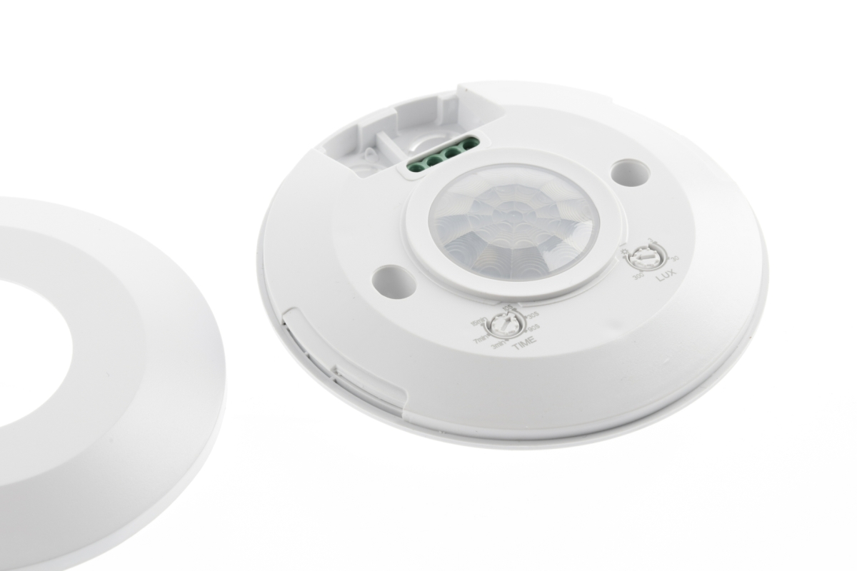 Czym cechują się mikrofalowe czujniki ruchu?