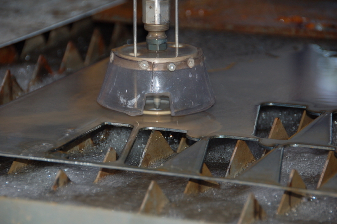 Cięcie strumieniem wody. Maszyna WATERJET