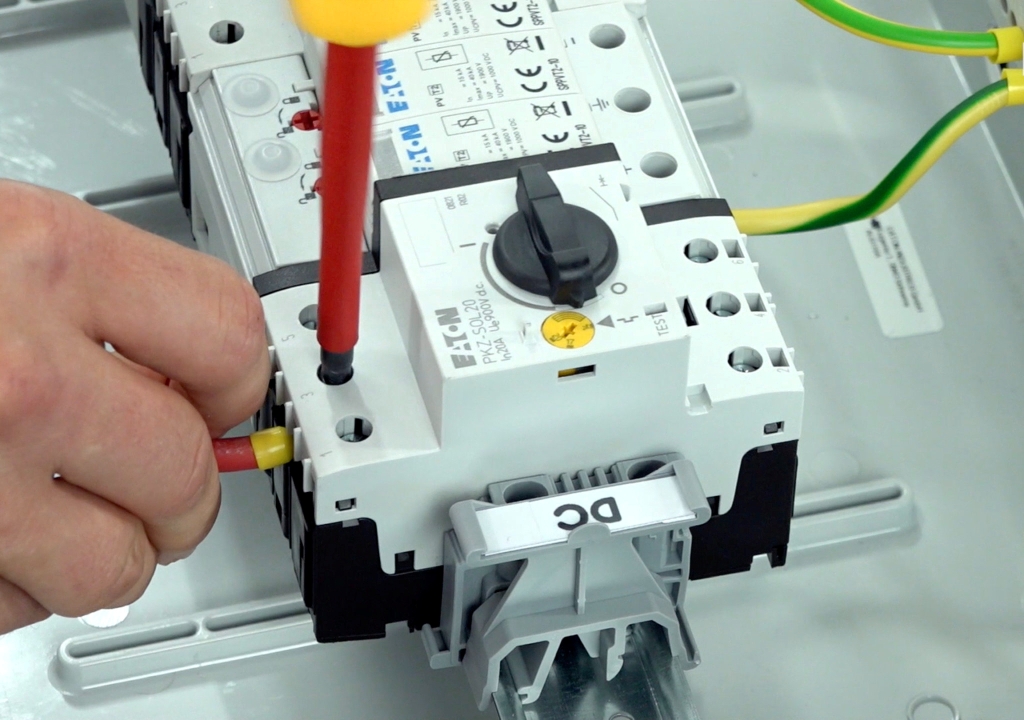 Prefabrykacja rozdzielnicy PV napięcia stałego DC