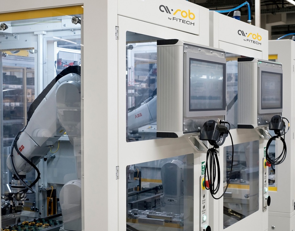 Automatyczny montaż THT z maszyną Fitech