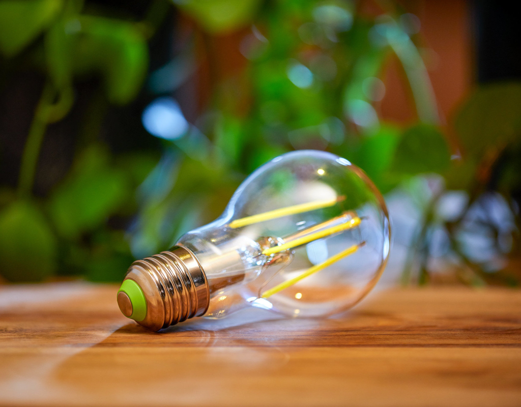 Pierwsze, wysoce energooszczędne żarówki Philips Ultra Efficient LED klasy A oferujące przełomową skuteczność świetlną 210lm/W