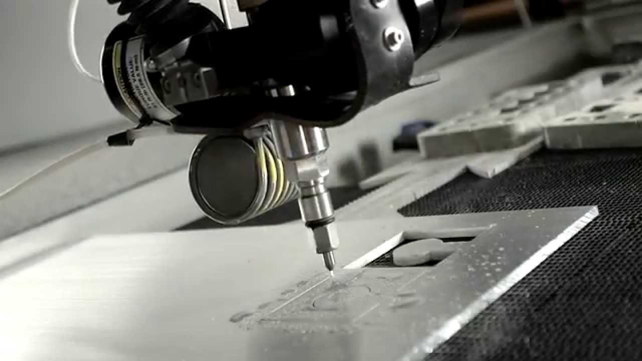 jak działają maszyny do cięcia wodą?