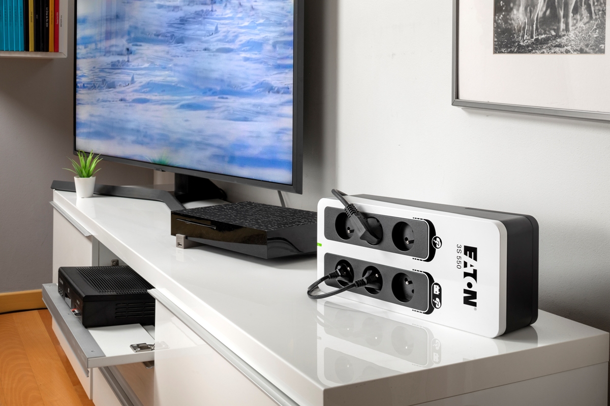 Ochrona domowych urządzeń z zasilaniem gwarantowanym UPS Eaton