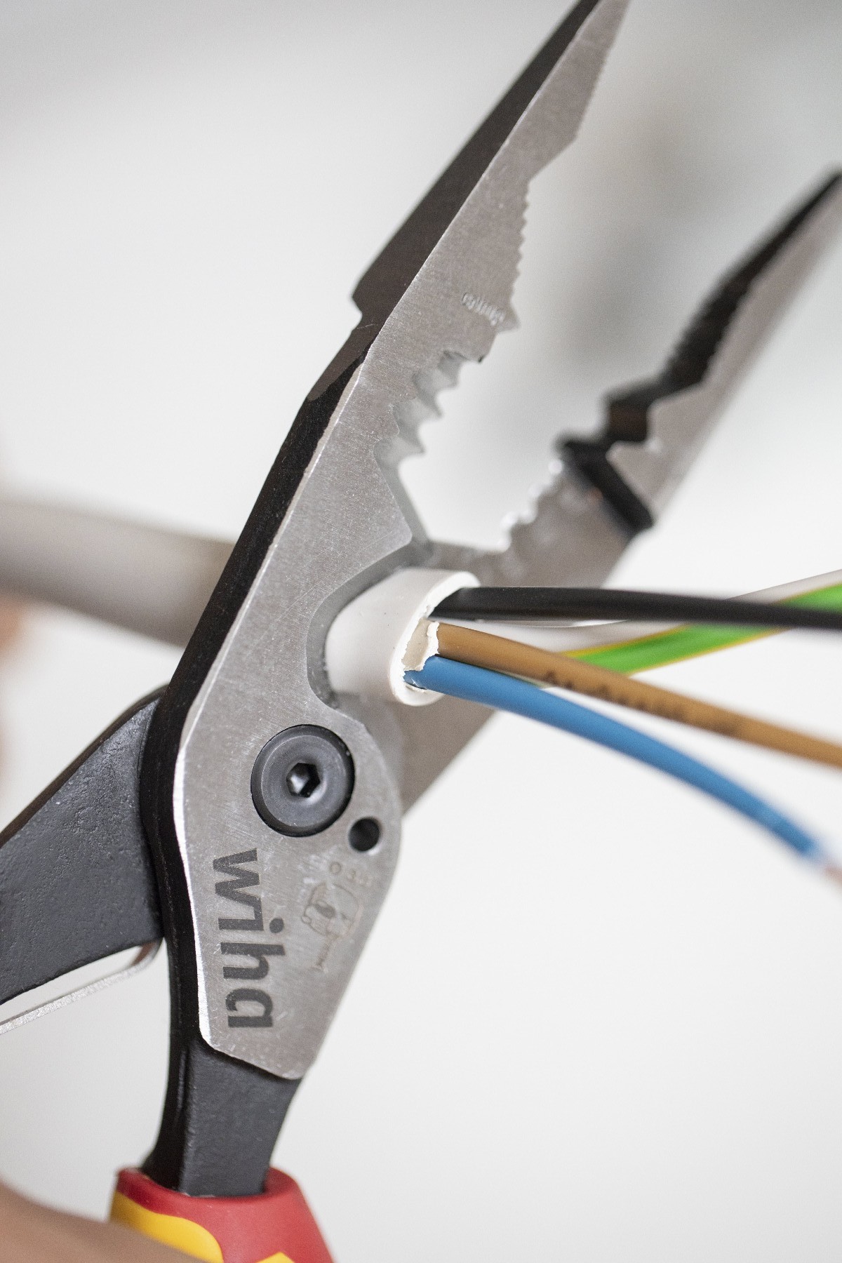 Wiha 45705 Szczypce uniwersalne Industrial 8w1 (Z13022509SB)