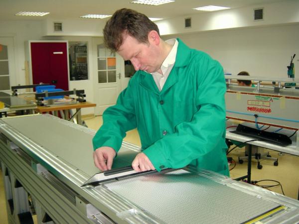 Montaż w IPJ modułu dryfowych komór słomkowych dla detektora LHCb przy Wielkim Zderzaczu Hadronów