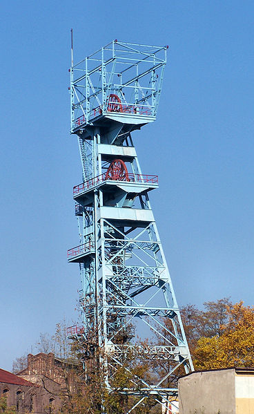 Szyb w kopalni węgla kamiennego w Katowicach.