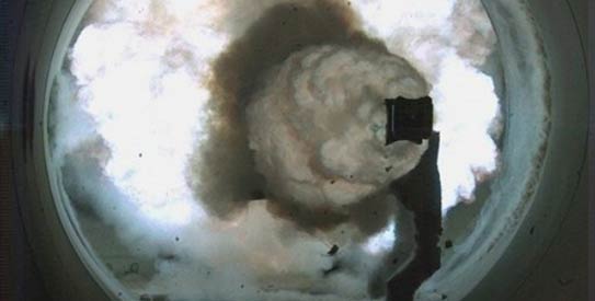 Wysokiej jakości szybkoklatkowa kamera zarejestrowała test działa. Na obrazie dostarczonym przez US Navy widać wystrzelony z działa czarny kwadrat, poruszający się z 5-krotną prędkością dźwięku.