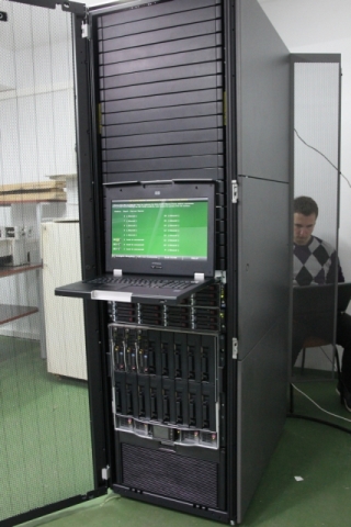 Uruchamianie nowego klastra testowego Centrum Informatycznego Świerk.