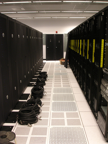 Oprogramowanie SPIRIT automatycznie wyłączy zbędnie pracujące serwery w celu oszczędzania energii