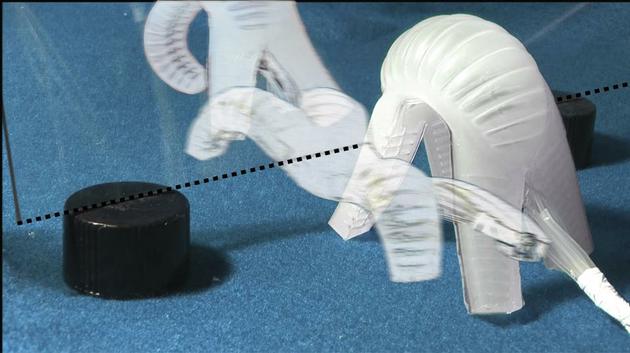 Miękki robot pneumatyczny do zadań specjalnych