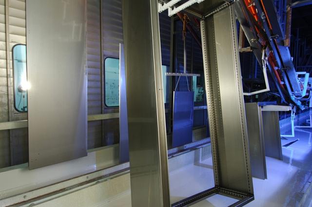 Przestawienie lakierni na katalityczne oczyszczenie powietrza wylotowego – z o 90% mniejszym zużyciem gazu, jak też na technologię mokre-na-mokrym o znacznie niższym zużyciu energii w procesach grzewczych, skutkuje oszczędnościami blisko 0,5 tys. ton CO2 rocznie.