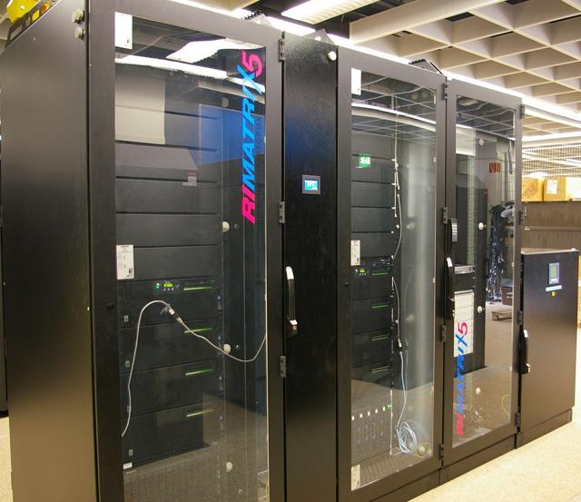 Dzięki IBM MMT oraz Rittal RiZone możliwe było w centrum obliczeniowym IBM obniżenie zapotrzebowania na energię chłodzenia z 24,1 do 17,8 kWh