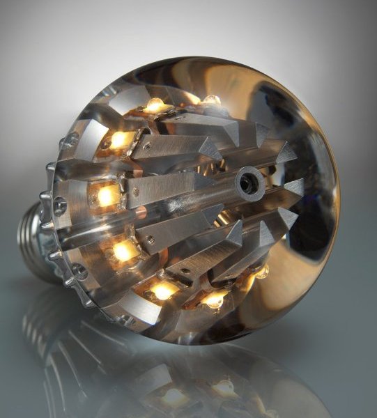 Rewolucyjny LED'owy zamiennik 100-watowej żarówki od SWITCH Lighting