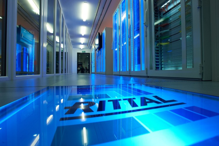 Na targach CeBIT 2012 firma Rittal prezentuje elastyczną platformę IT do budowy bezpiecznych Data Center o dowolnej wielkości