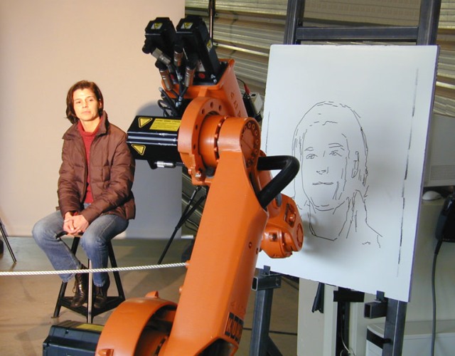 Robot przemysłowy namaluje zwiedzających targi CeBIT