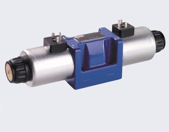 Rozdzielacz suwakowy sterowany bezpośrednio, z elektromagnesami na prąd stały lub zmienny