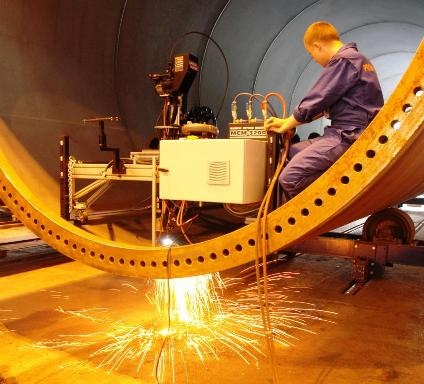 Automat MCM do wycinania otworów w wieżach elektrowni wiatrowych